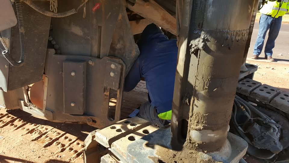 Servicing heavy machinery in dusty field conditions. farm-ready toughness.